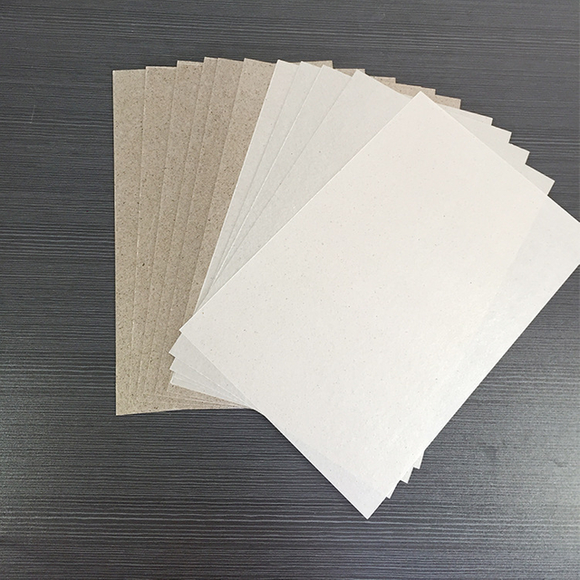 Friotaíocht Ardteochta: Is féidir leis Teochtaí Suas Le 1000°C a sheasamh.