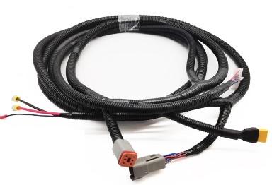 Vlastn&iacute; řešen&iacute; kabelov&yacute;ch svazků pro motocykly Sada kabelů pro nap&aacute;jen&iacute; motocyklů